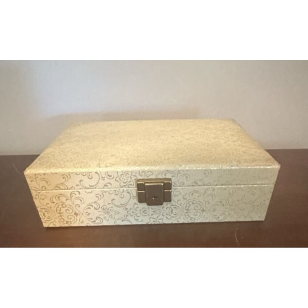 Vintage Lady Buxton Jewelry Box Cream Velvet  Cream Exterior Gold Floral